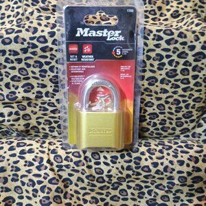 Master Lock 1740 New four combination lock with key to change combination